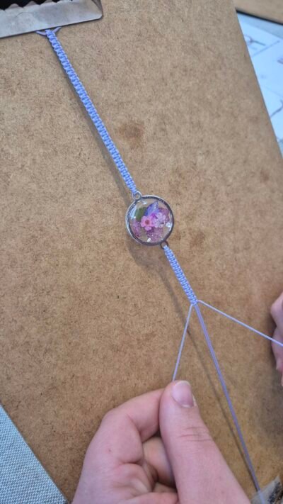 Atelier | Crée ton bracelet en résine & fleurs séchées