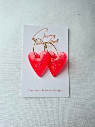 Boucles d’oreilles coeurs en résine