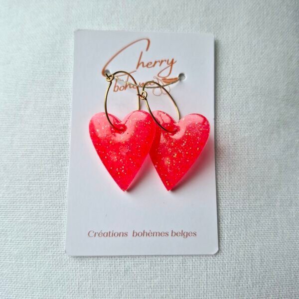 Boucles d’oreilles coeurs en résine