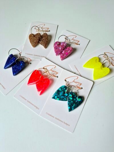 Boucles d’oreilles coeurs en résine